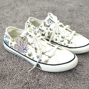 CONVERSE Youth size 3 Spring Butterfly Sneakers in White